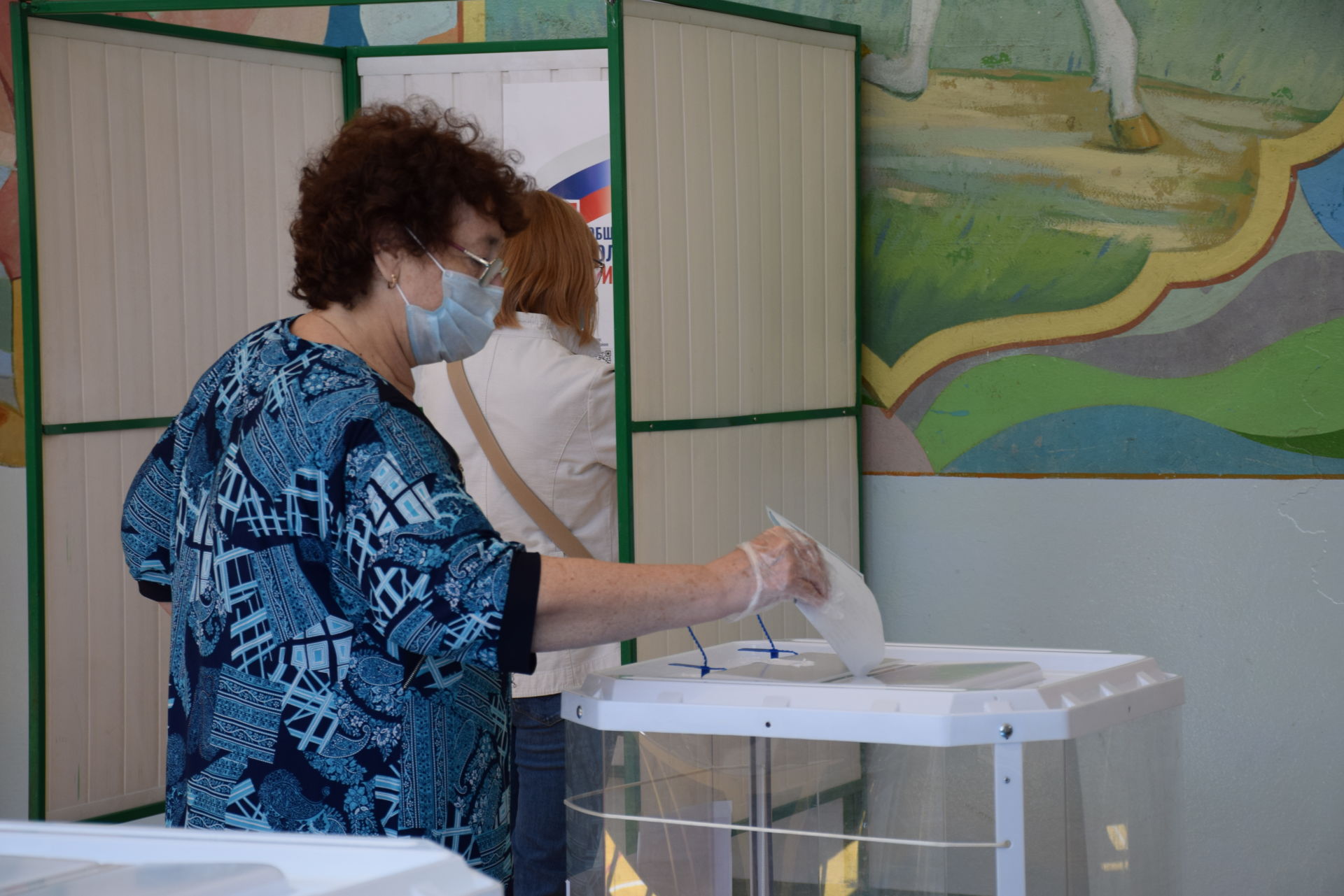 94-летняя труженица тыла из Нурлата Марзия Галиакбарова по поправкам к Конституции РФ проголосовала в основной день&nbsp;