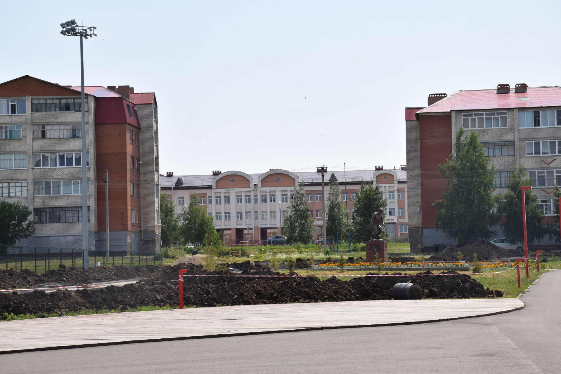 Алмаз Ахметшин ознакомился с ходом работ в парке «Спортивный» в рамках второй очереди строительства