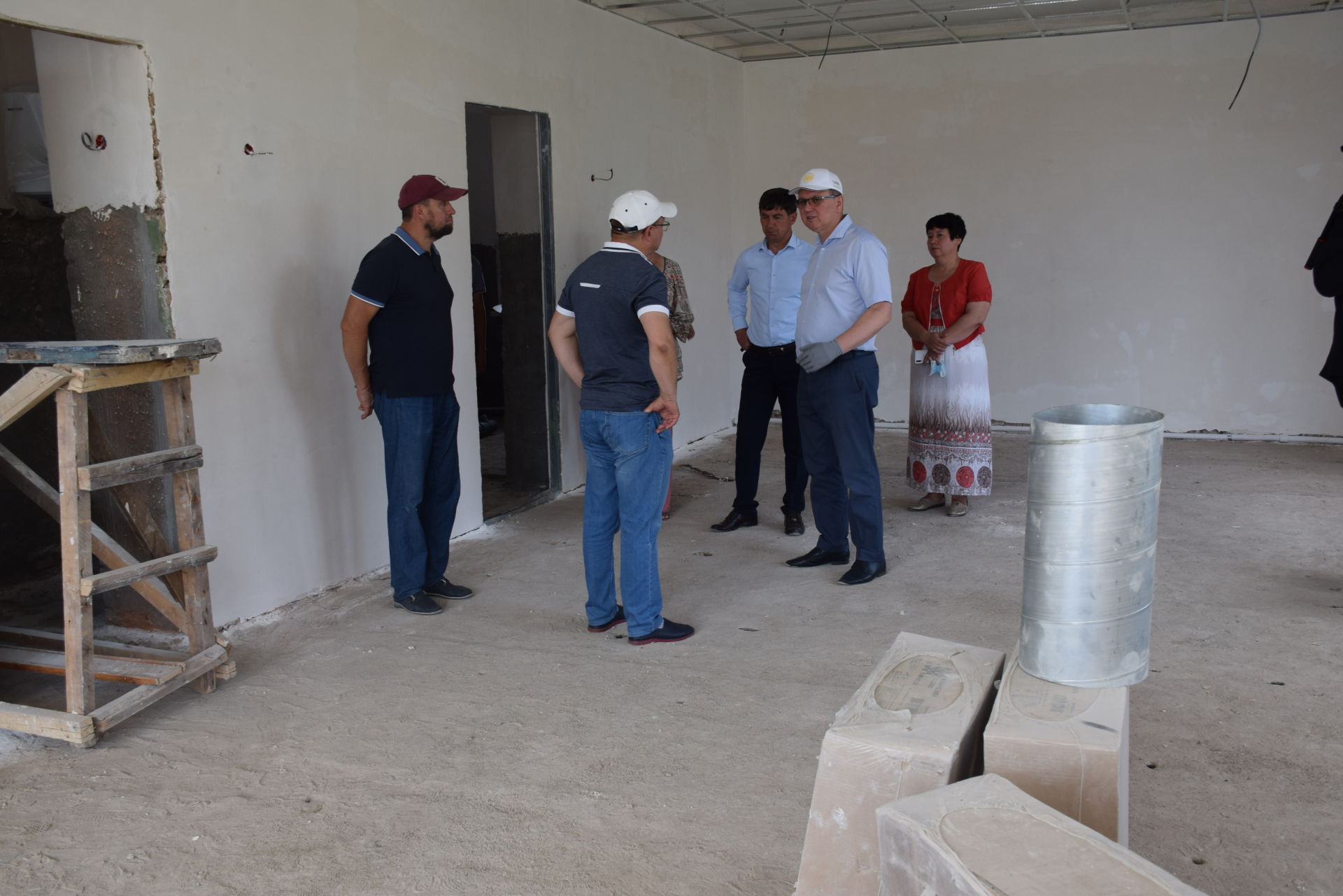 Глава Нурлатского района посетил объекты капитального ремонта