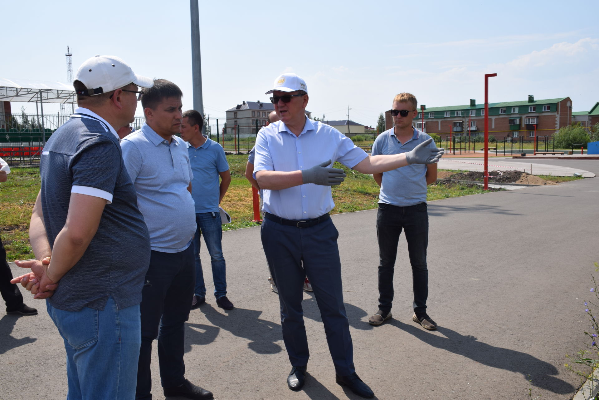 Алмаз Ахметшин ознакомился с ходом работ в парке «Спортивный» в рамках второй очереди строительства