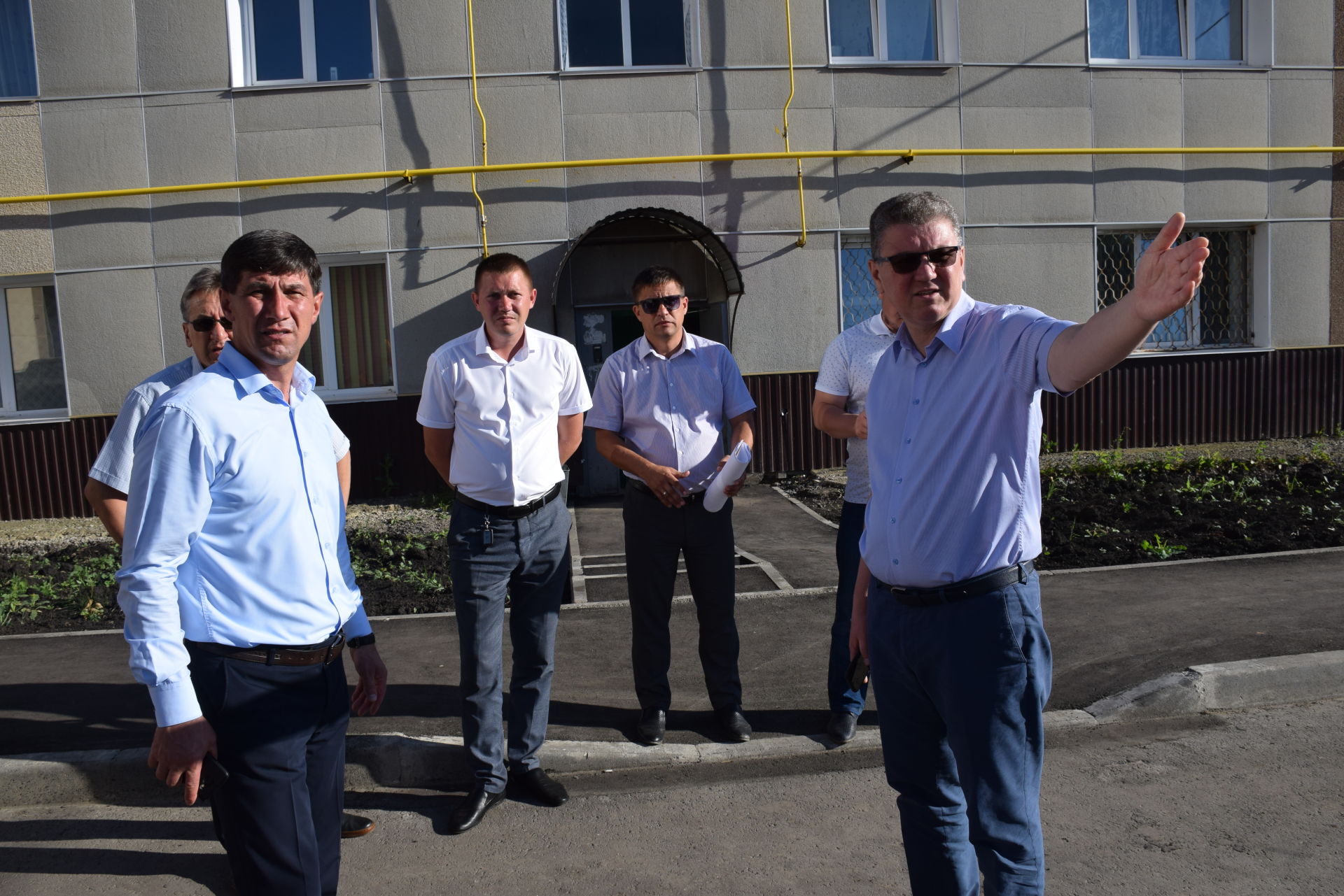 Алмаз Ахметшин  ознакомился с ходом реализации программы «Наш двор» в Нурлате