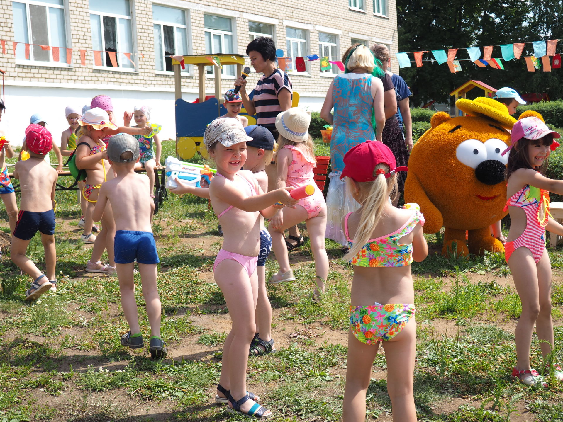 Для воспитанников детского сада «Елочка» провели праздник на воде  "День Нептуна"