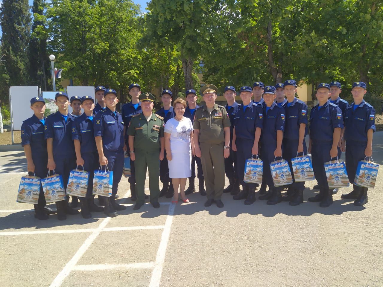 Татарстанская делегация посетила подшефную воинскую часть в городе Севастополь