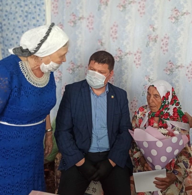 Вчера, 21 июля, свой 90-летний юбилейный день рождения отметила жительница Нурлатского района, труженик тыла Минивалиева Ркия Минивалиевна
