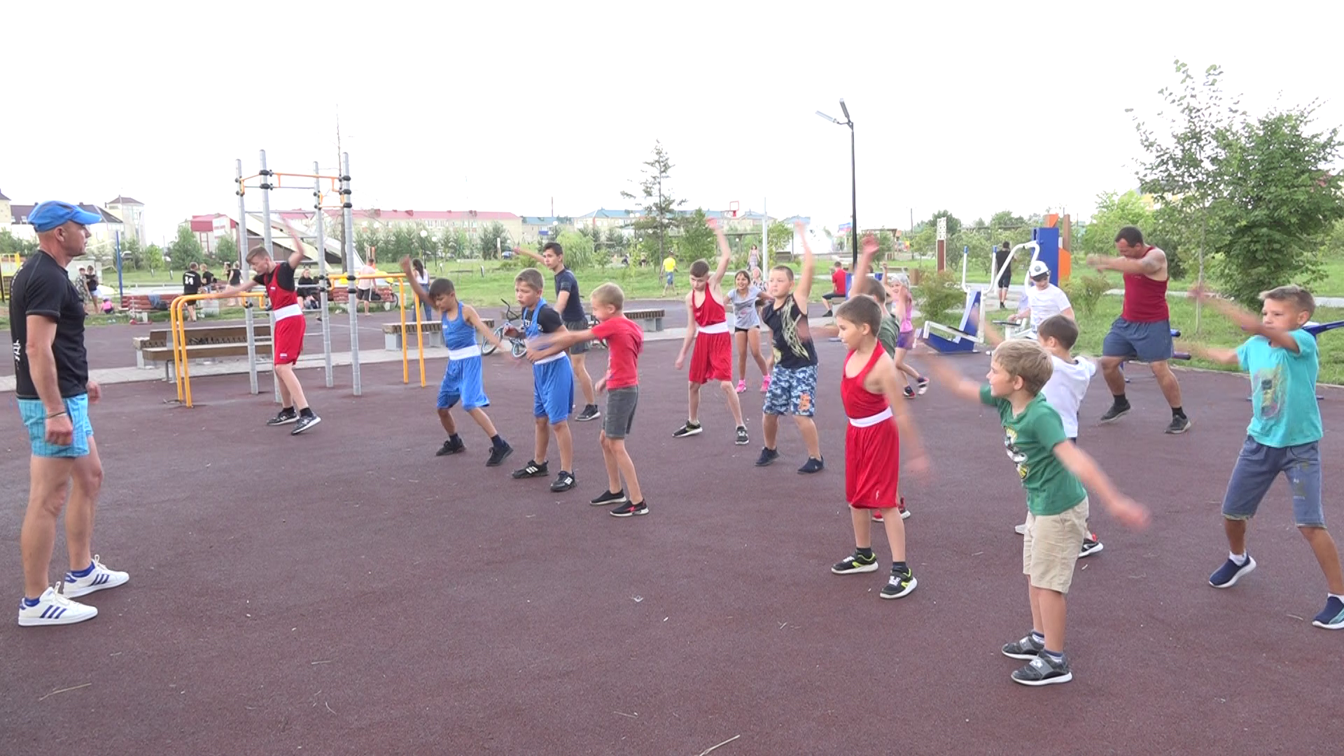 На спортплощадке городского парка вечером  22 июля прошла  открытая тренировка для нурлатцев