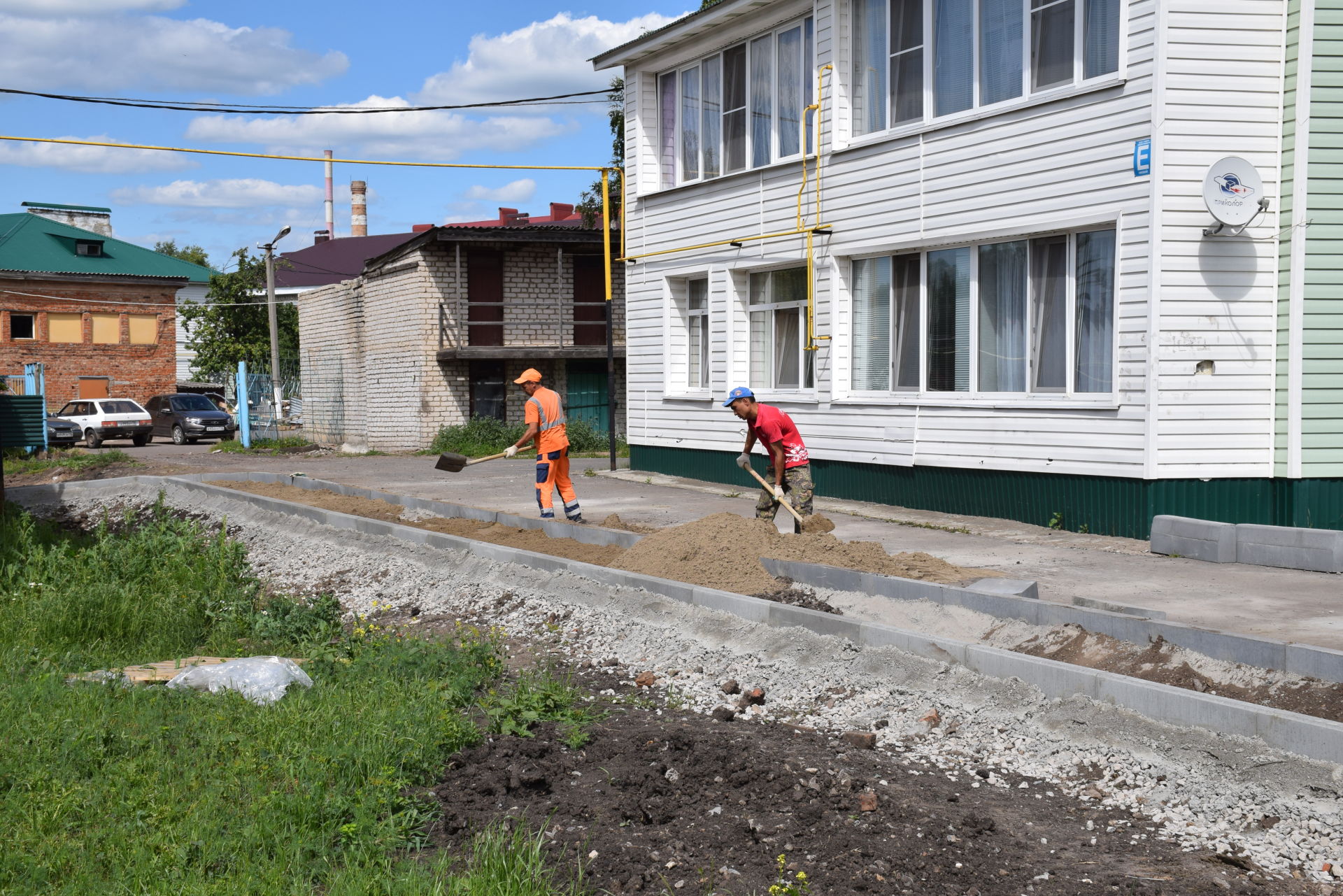 На территории нурлатских домов №45 и №47 по улице Пушкина начались работы по программе "Наш двор"