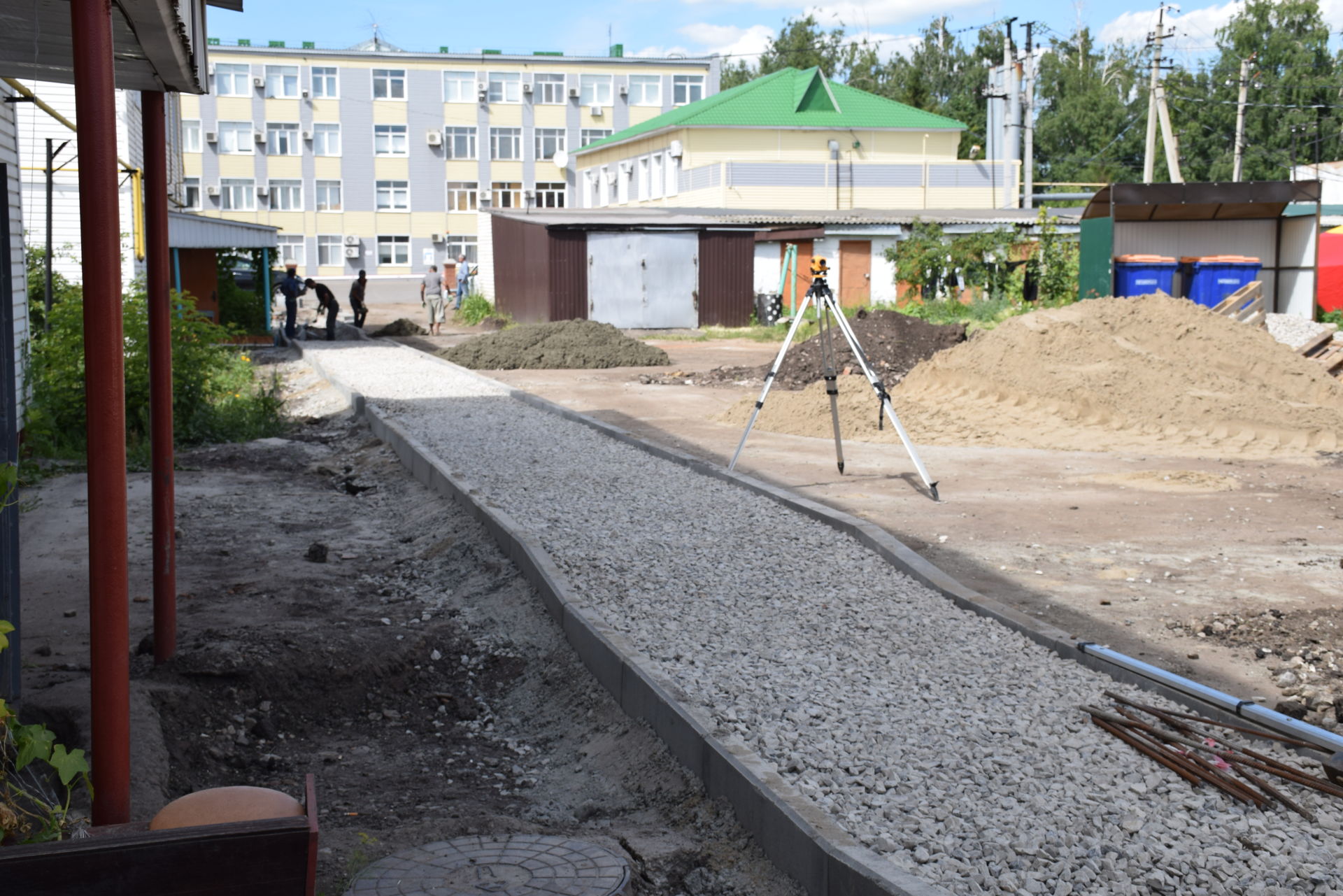 На территории нурлатских домов №45 и №47 по улице Пушкина начались работы по программе "Наш двор"