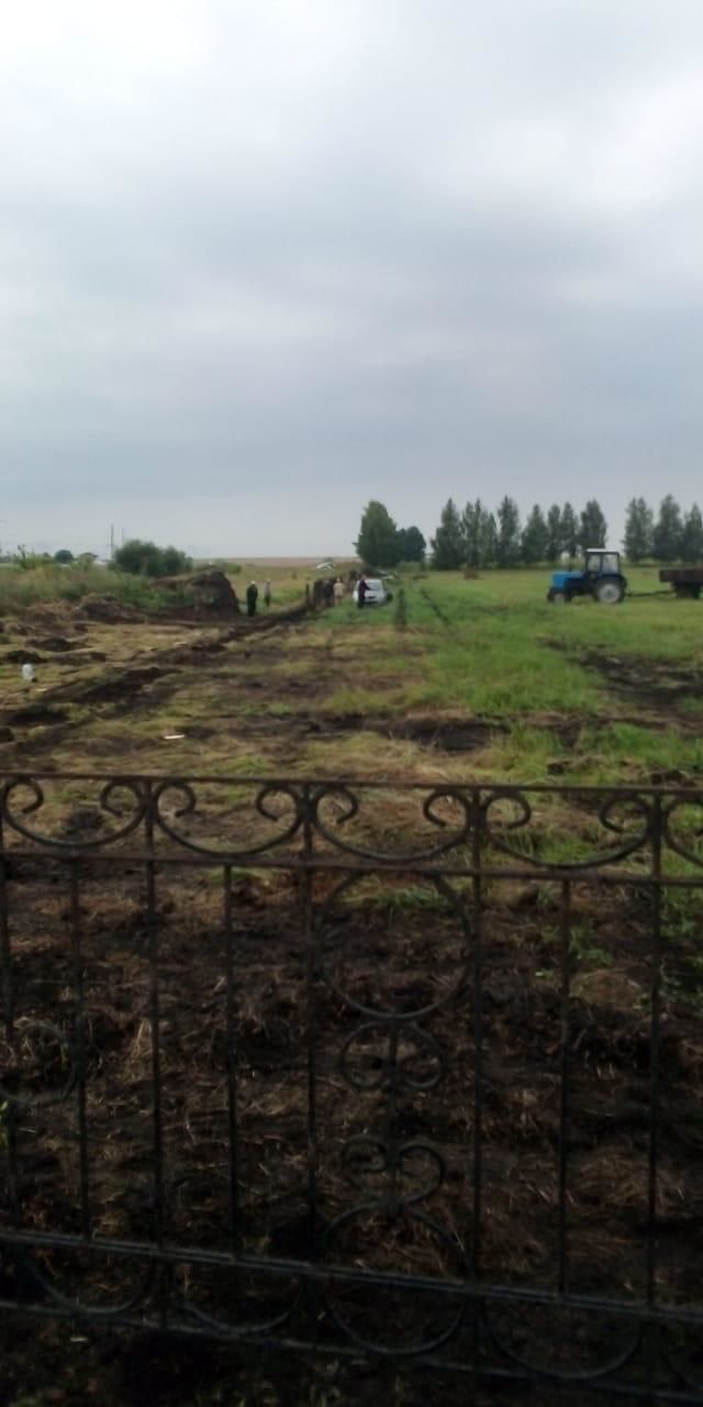 На новом татарском кладбище города Нурлат проходит субботник