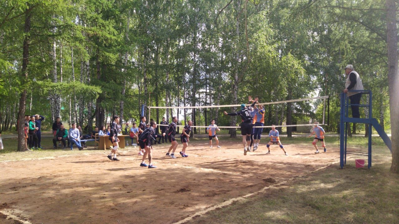 Нурлатцы вышли в финал соревнований по волейболу на призы «Татарстан- новый век» - "Татарстан-Яңа гасыр”