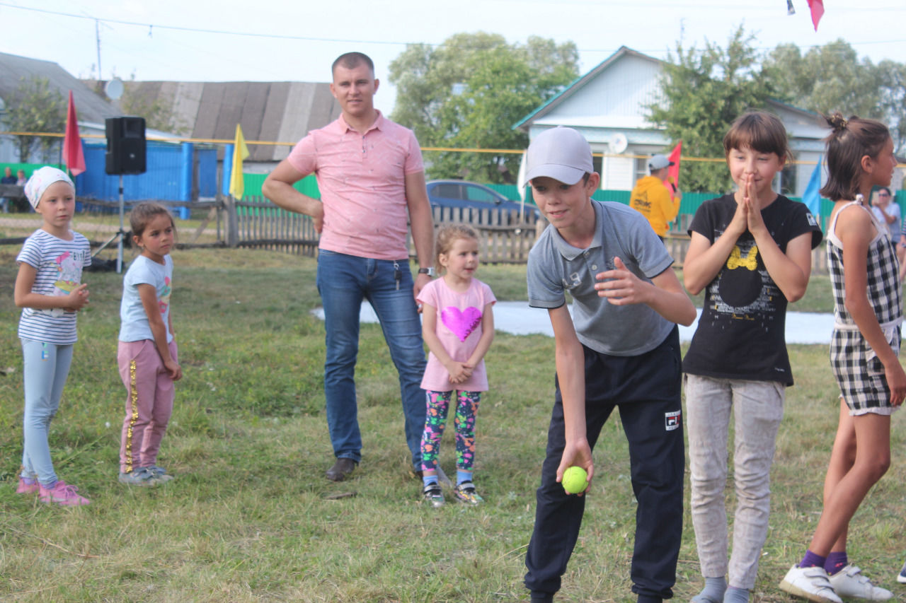 В деревне Кривое Озеро Нурлатского района открылась спортивно-игровая площадка «Счастливое детство»&nbsp;