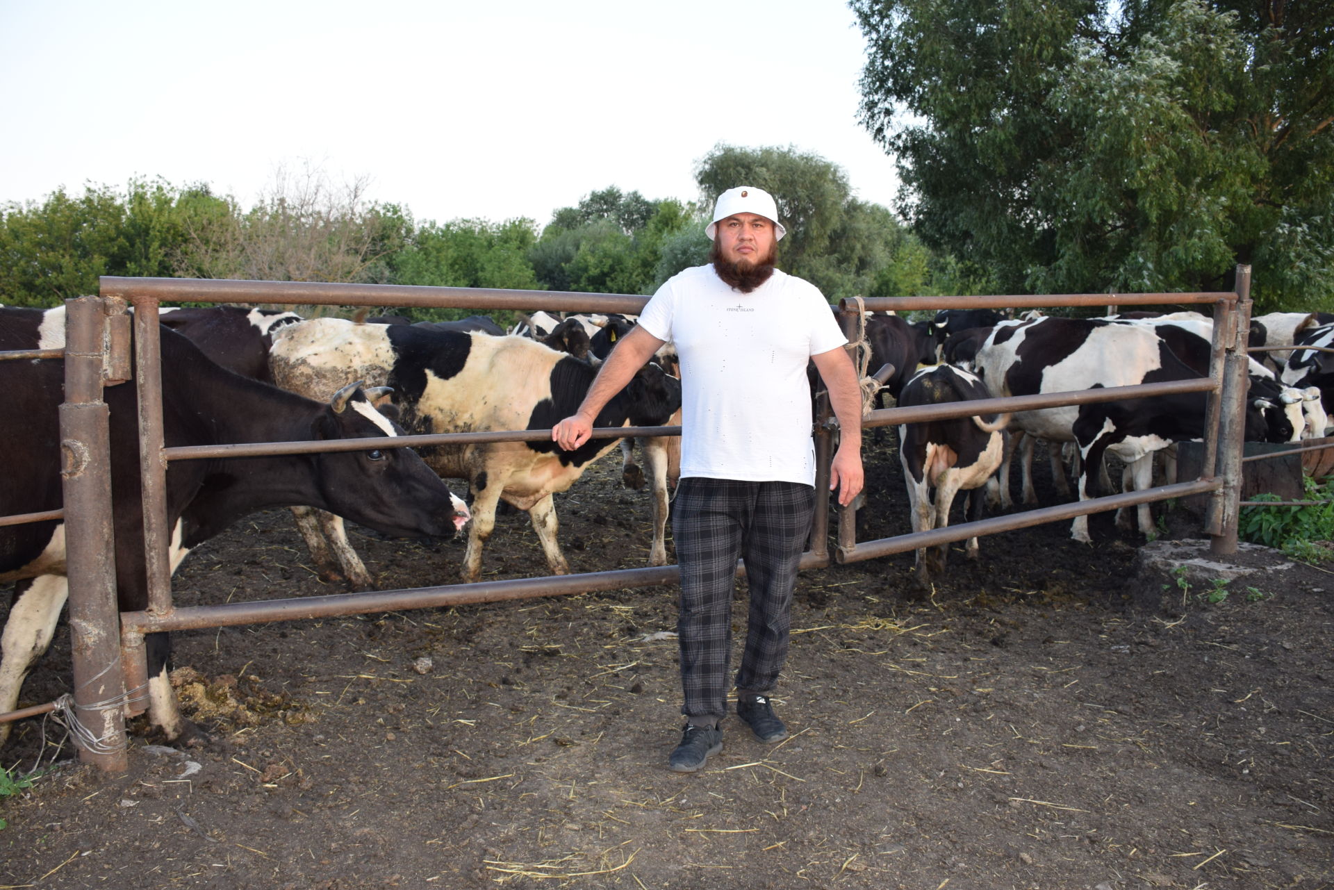 Ойбек Худояров из Илюткина занимается коневодством и овцеводством
