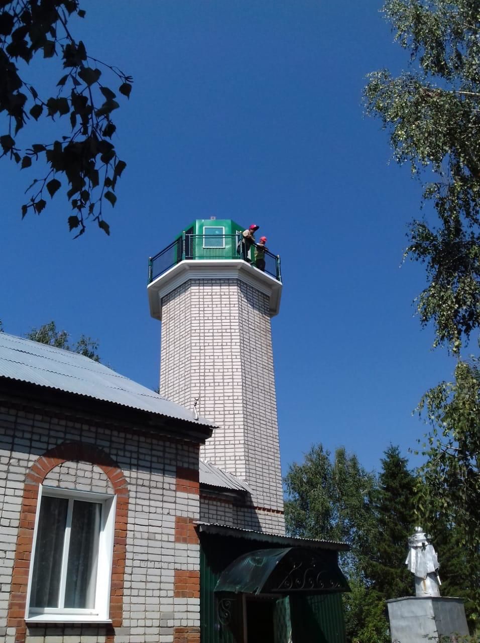 В одной из двух мечетей села Курманаево подняли новый минарет