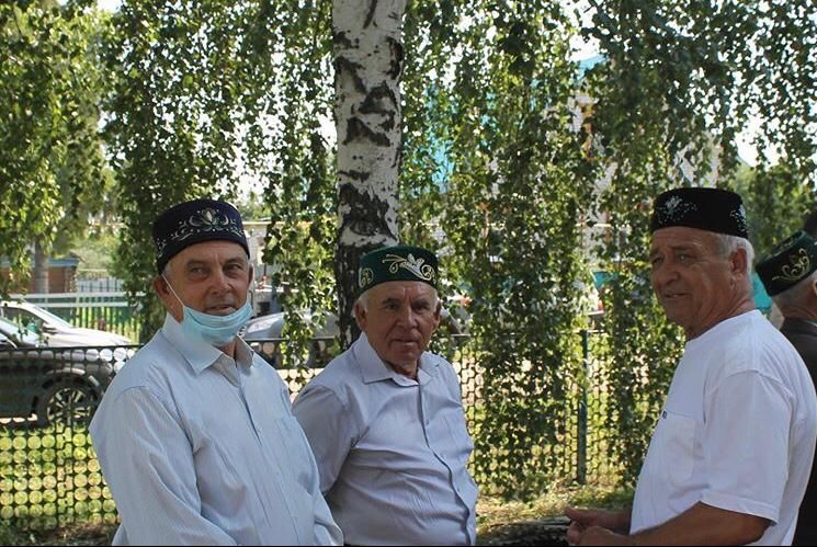 В одной из двух мечетей села Курманаево подняли новый минарет