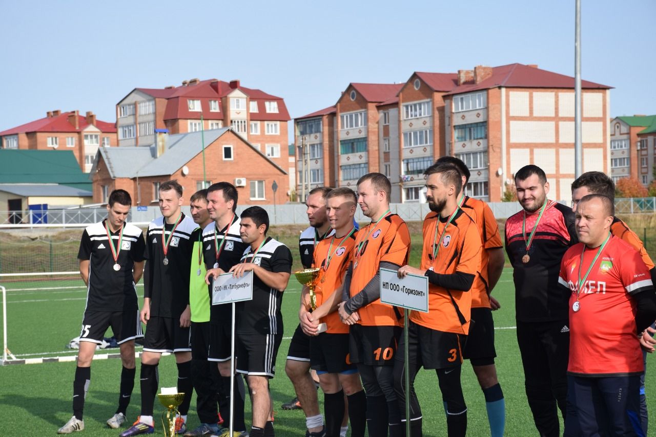 Сегодня в Нурлате прошел II Открытый турнир по мини-футболу на кубок профкома УК«Татбурнефть»