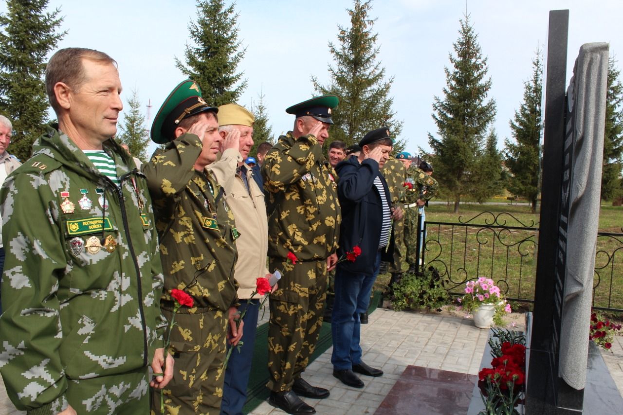 В Нурлате торжественно открыли  памятник воинам группы советских войск в Германии