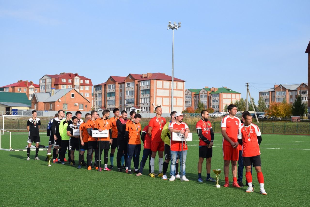 Сегодня в Нурлате прошел II Открытый турнир по мини-футболу на кубок профкома УК«Татбурнефть»