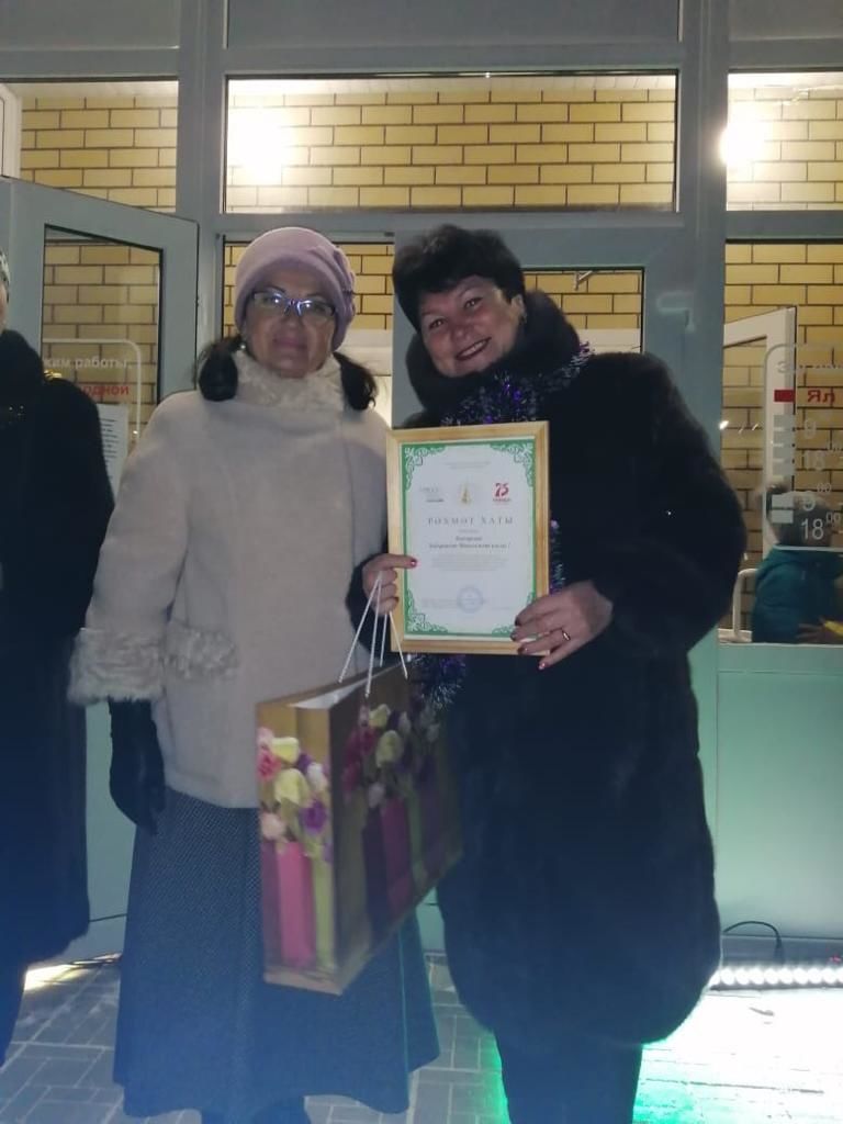 Депутат Совета города Нурлат вручила Благодарственные письма нижненурлатцам