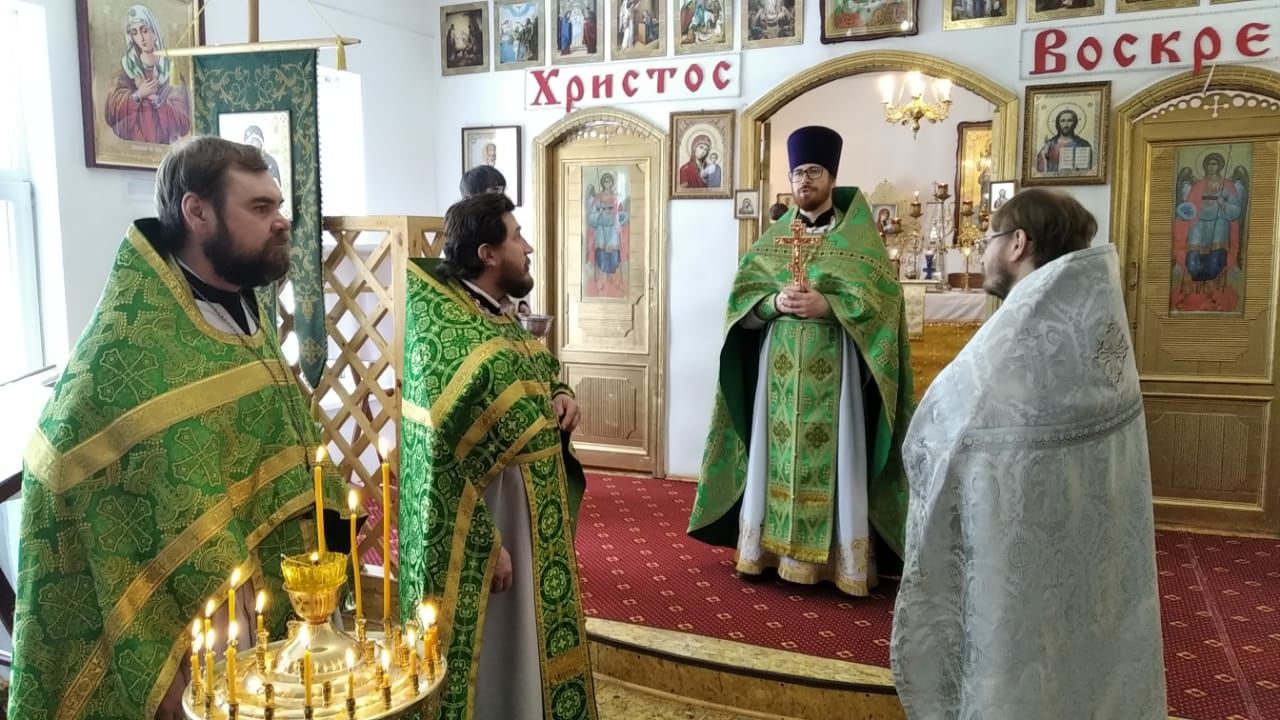 Духовенство Нурлатского благочиния отслужило соборную Божественную Литургию