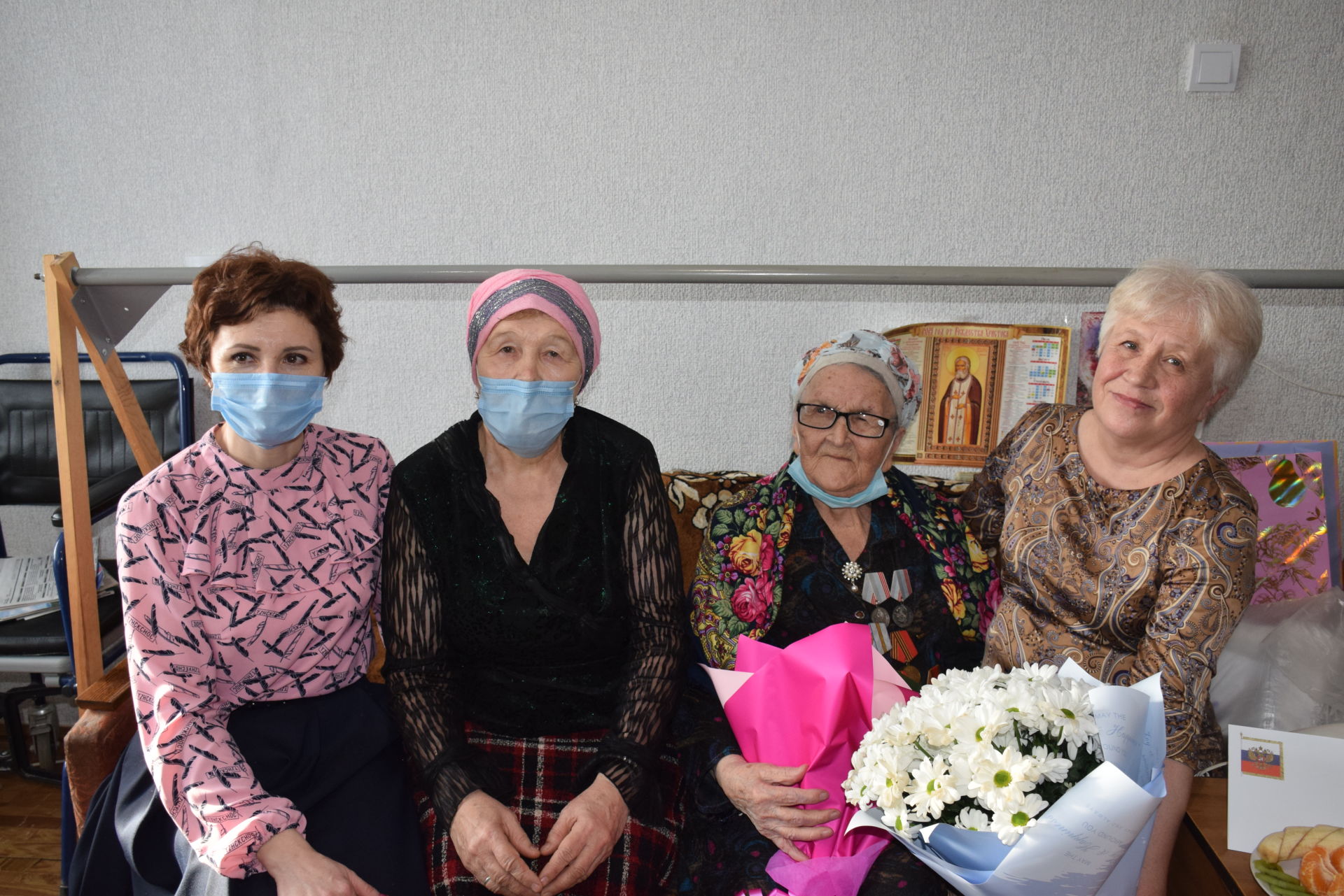 Труженица тыла из Нурлата отмечает 90-летие