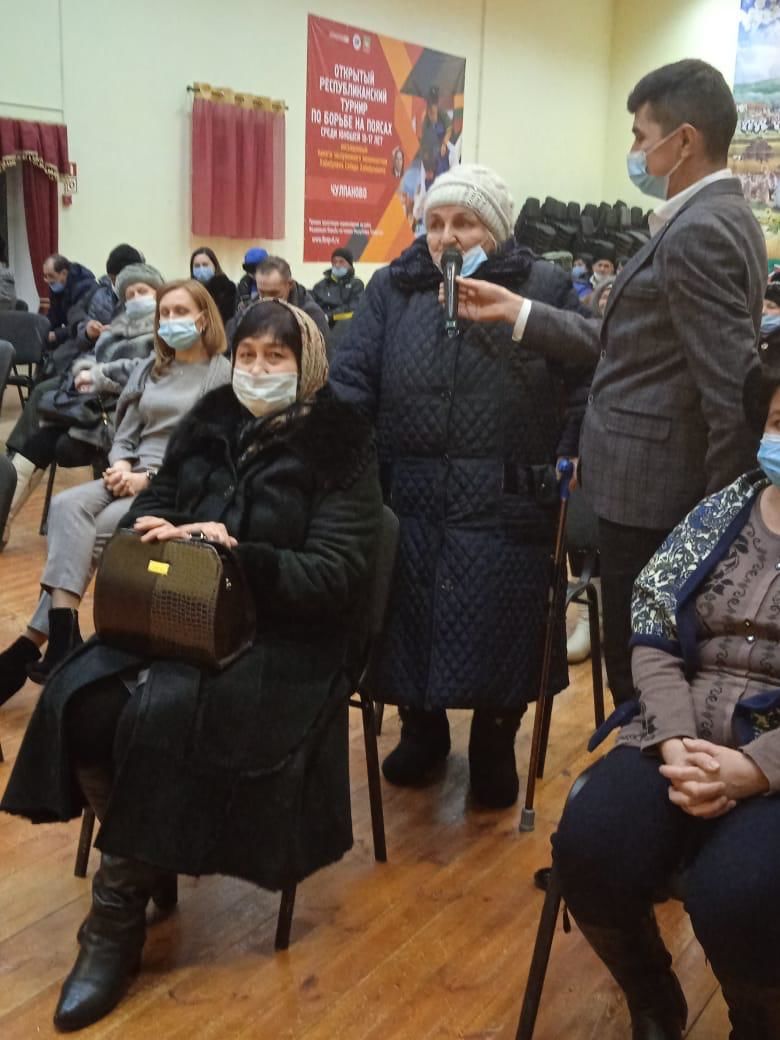 На сходе граждан в Чулпанове отметили Благодарственными письмами активных жителей сельского поселения