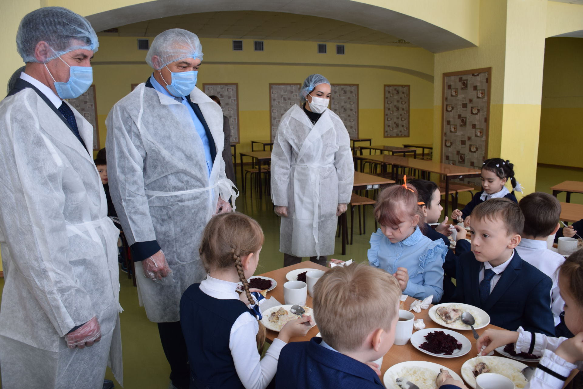 Депутат Госсовета РТ посетил школьные столовые Нурлата