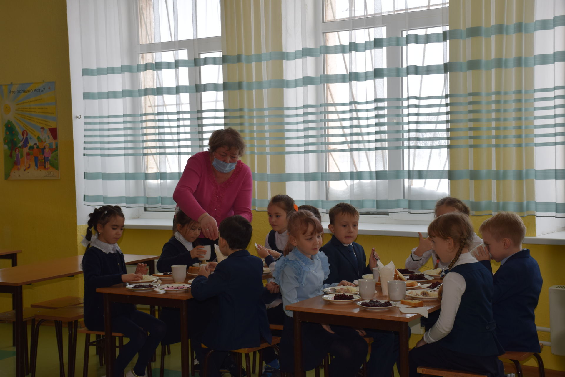 Депутат Госсовета РТ посетил школьные столовые Нурлата