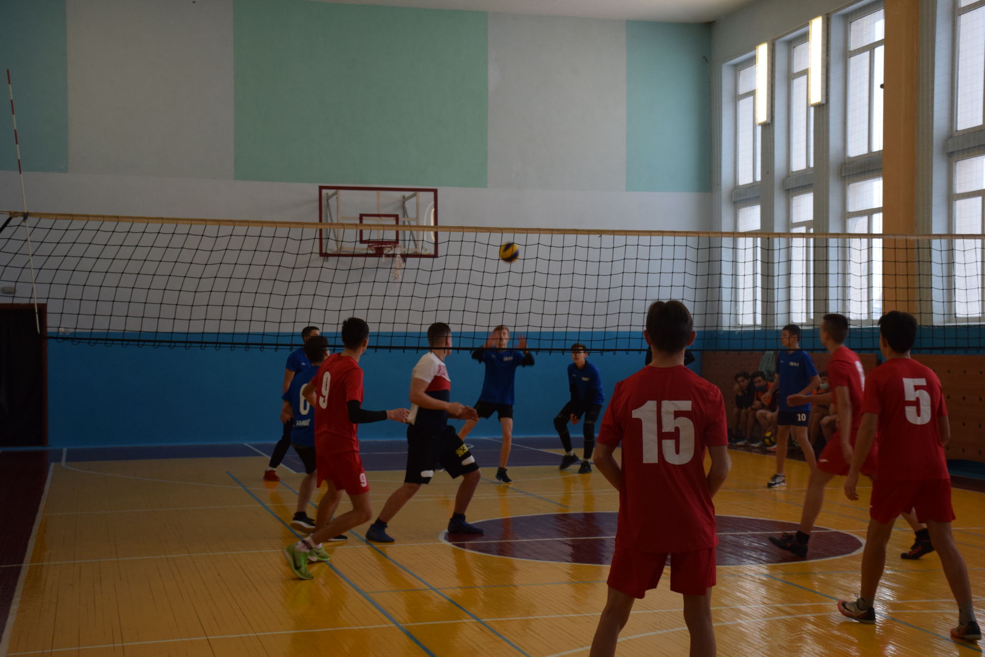 В Нурлате турнир по волейболу на призы главы района продолжился среди команд юношей