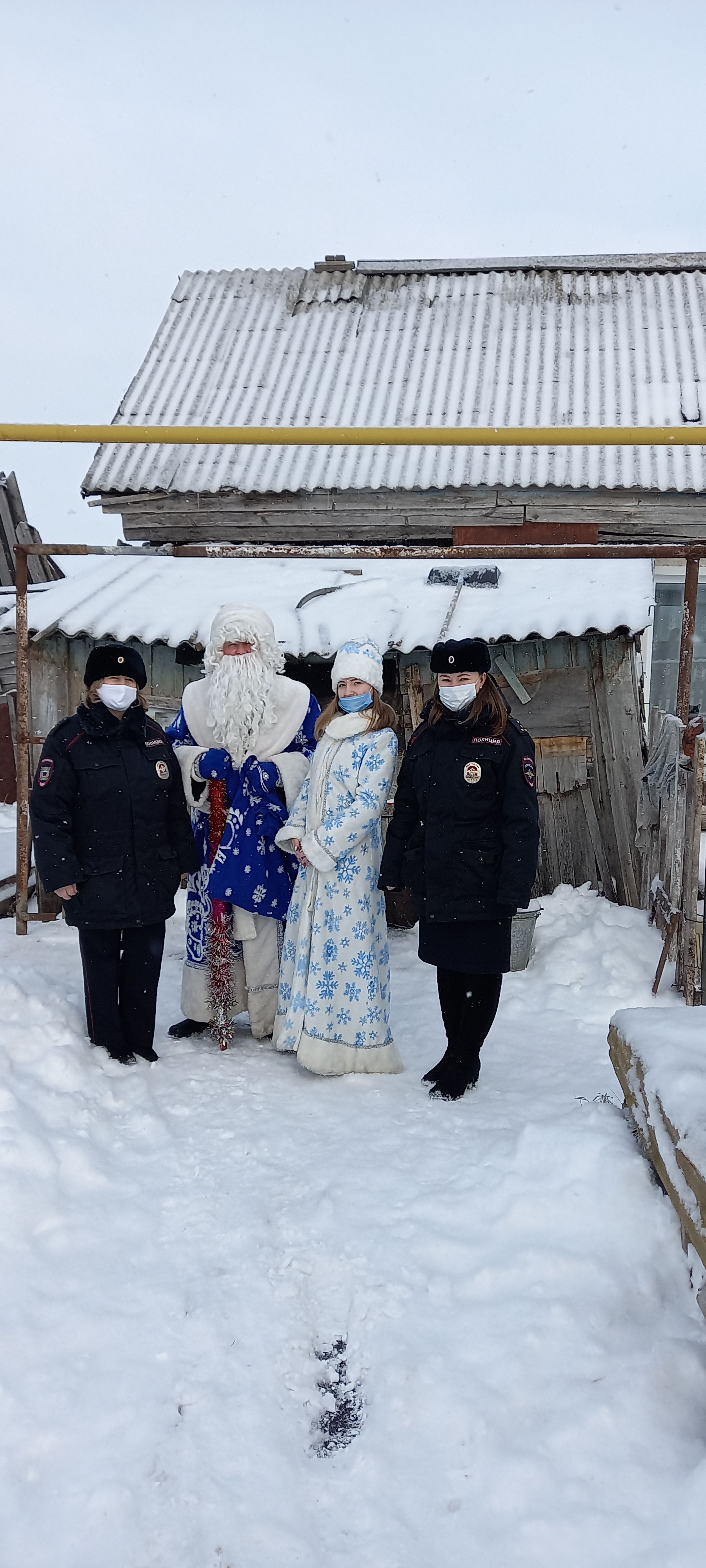 Нурлатских малышей поздравил полицейский Дед Мороз