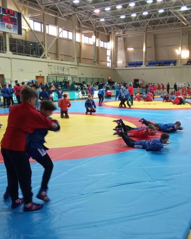 Юный спортсмен из Нурлата показал своё мастерство на Рождественском турнире по самбо