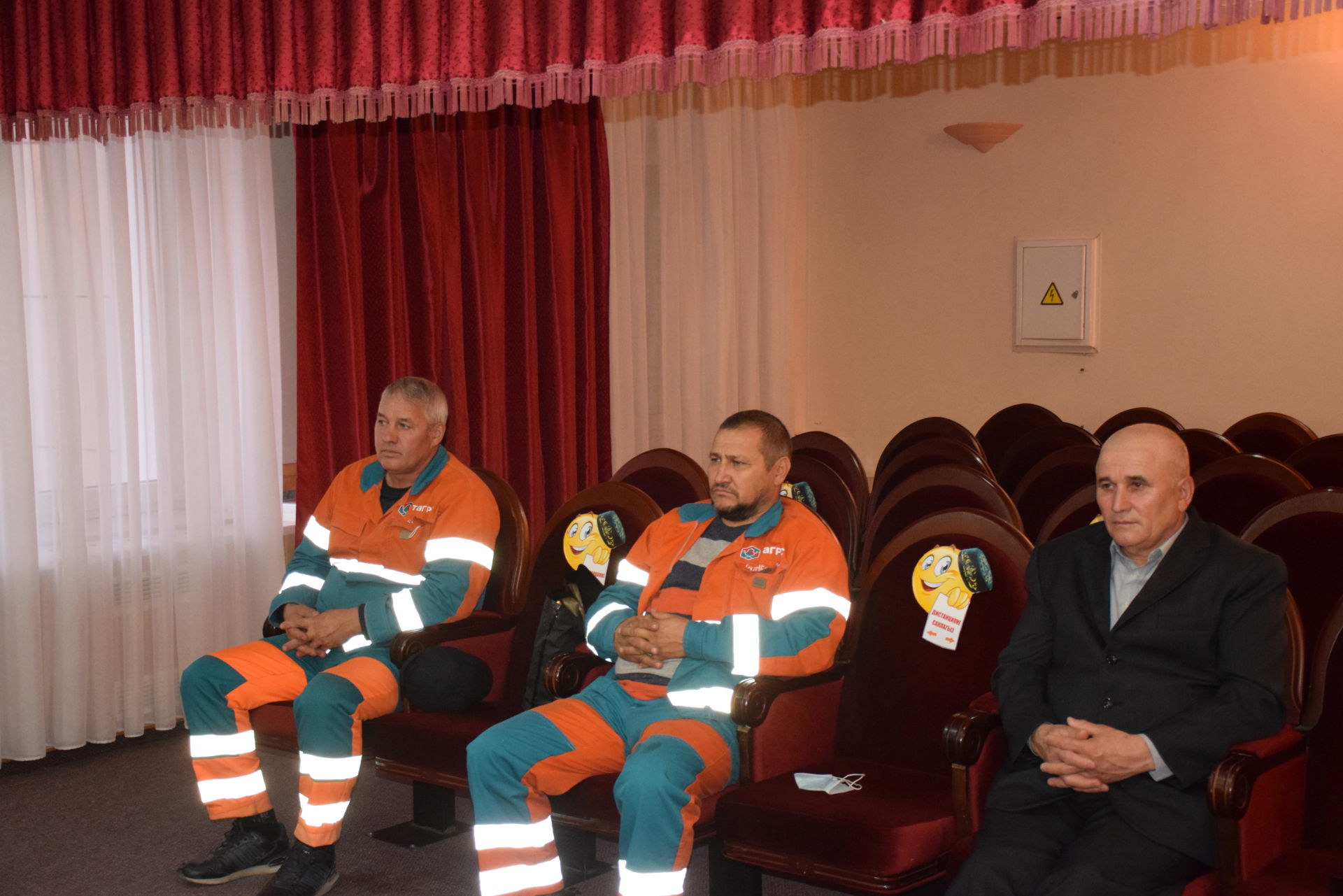 Работники и ветераны дорожного хозяйства Нурлатского района приняли поздравления