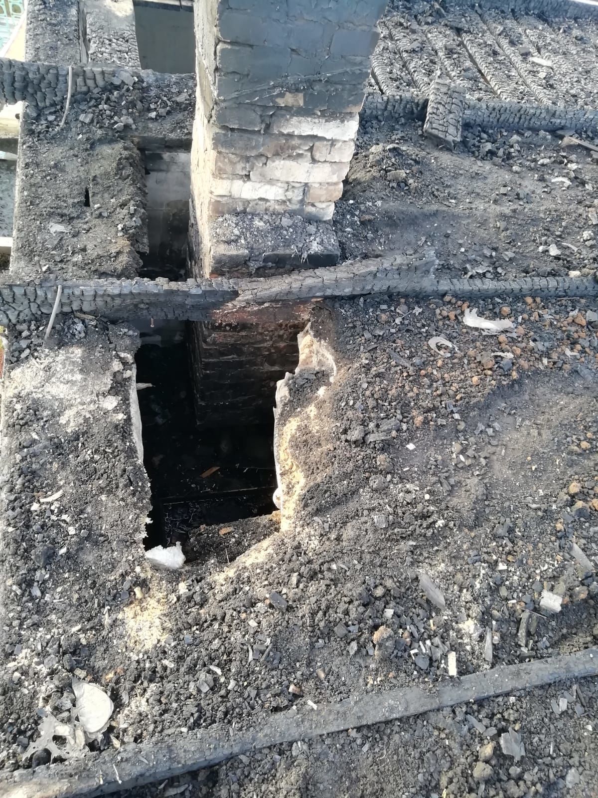 В Нурлатском районе пожар полностью уничтожил крышу бани