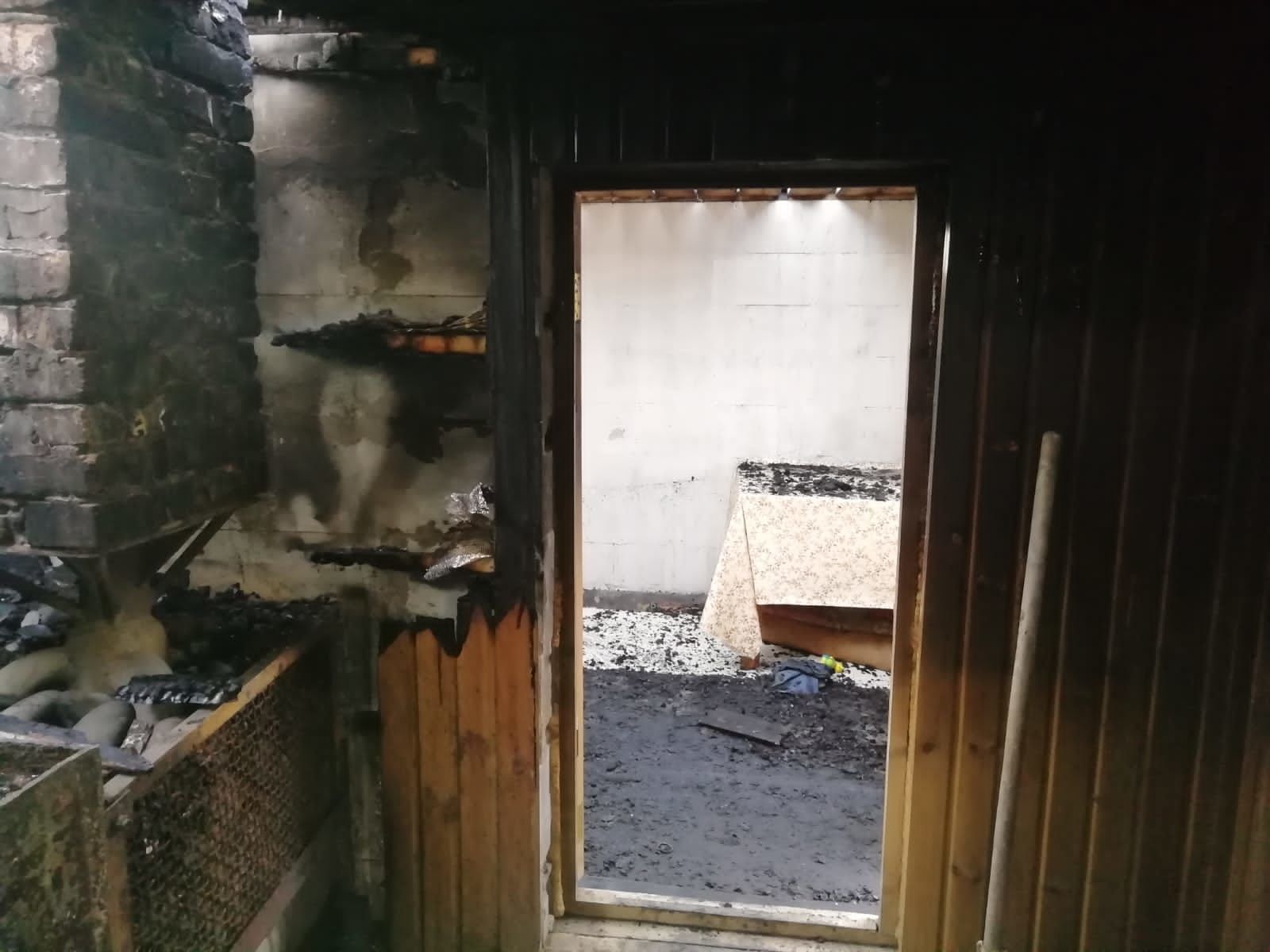 В Нурлатском районе пожар полностью уничтожил крышу бани