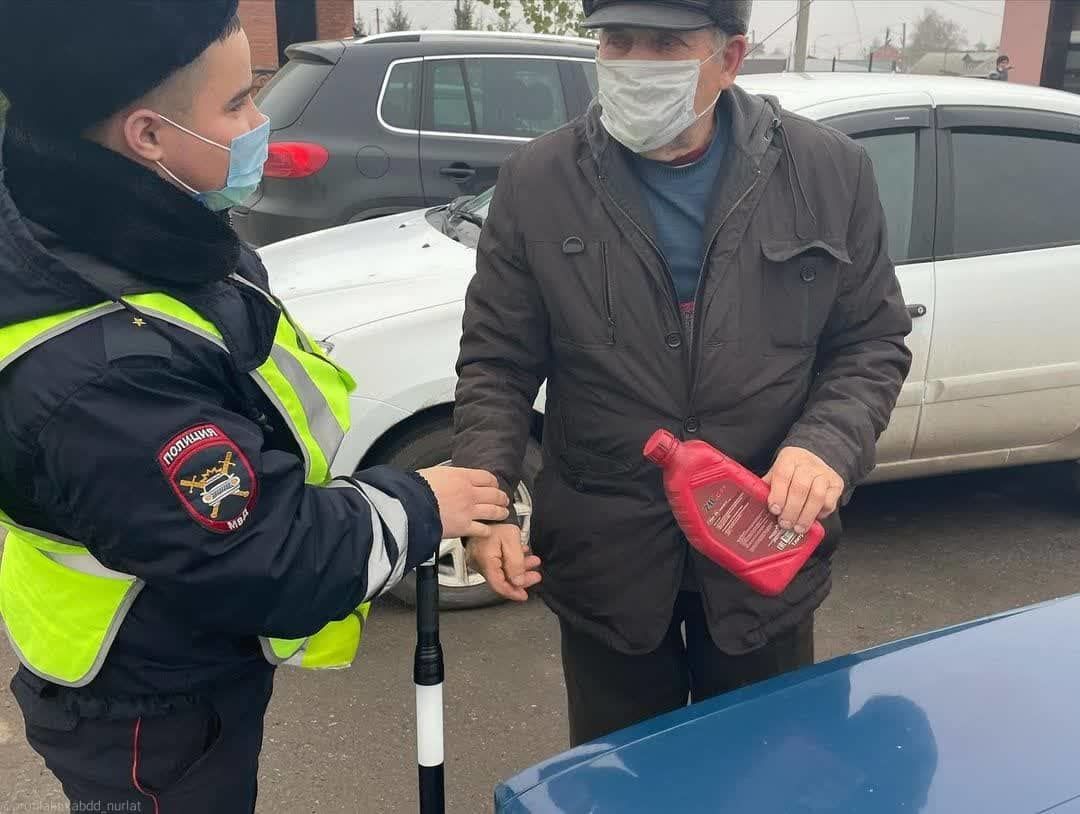 Нурлатские автовладельцы получили поздравления по случаю праздника