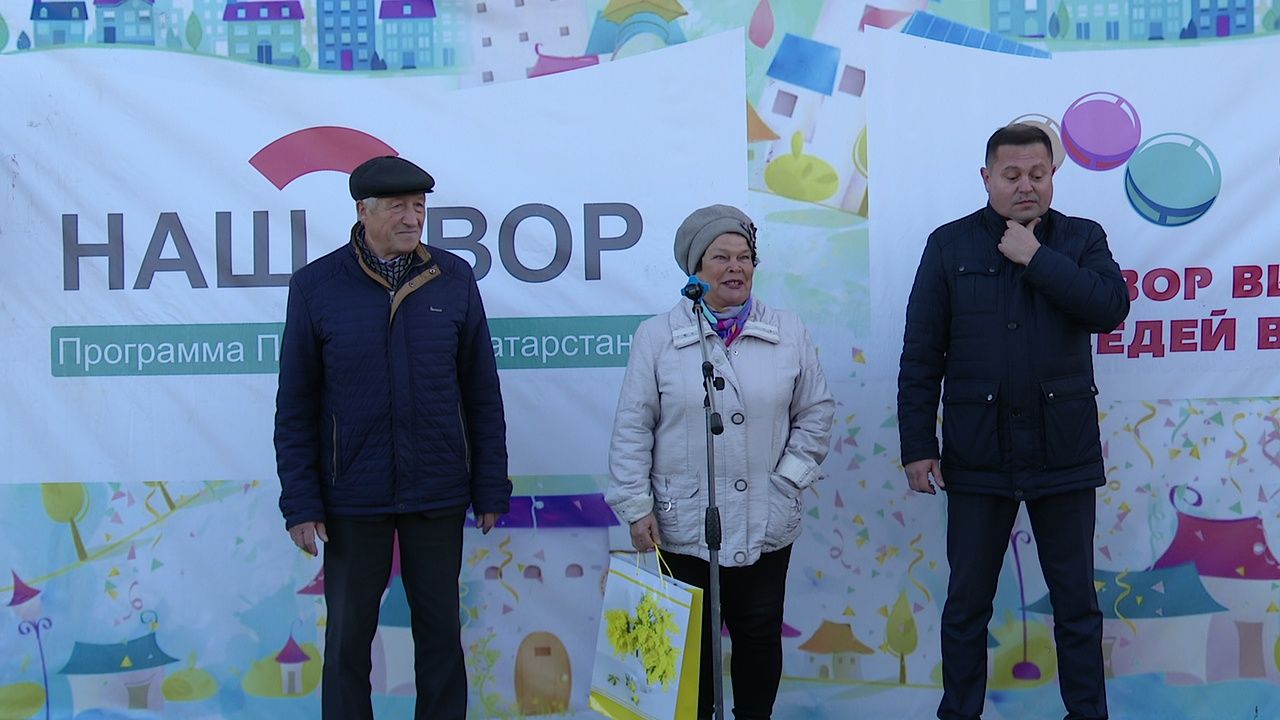 В микрорайоне сахароваров города Нурлат открыта детская площадка