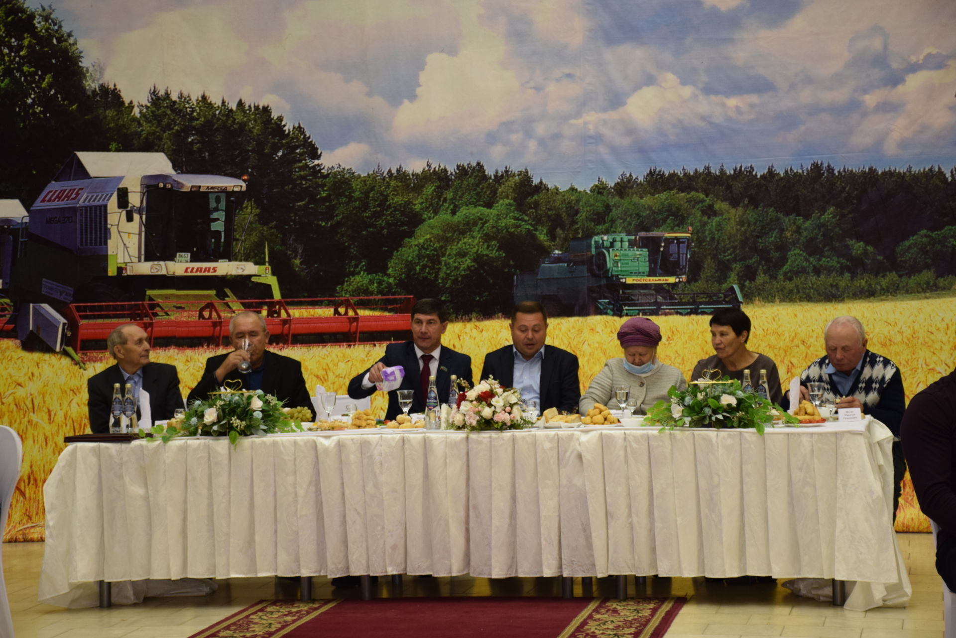 В Нурлате состоялось торжественное мероприятие, посвященное Дню работников сельского хозяйства и перерабатыващей промышленности