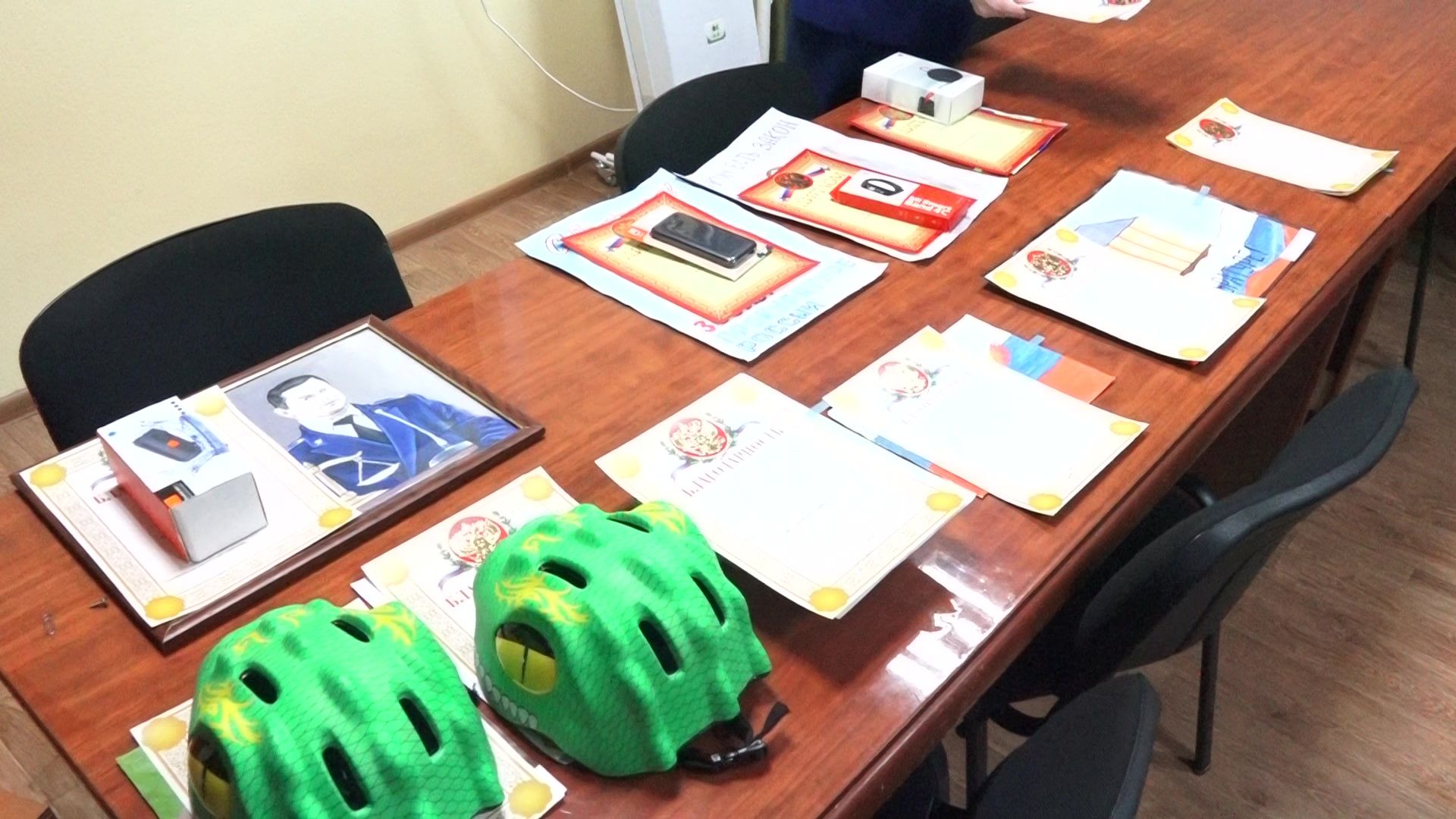 В Нурлатской прокуратуре подвели итоги конкурса детских рисунков