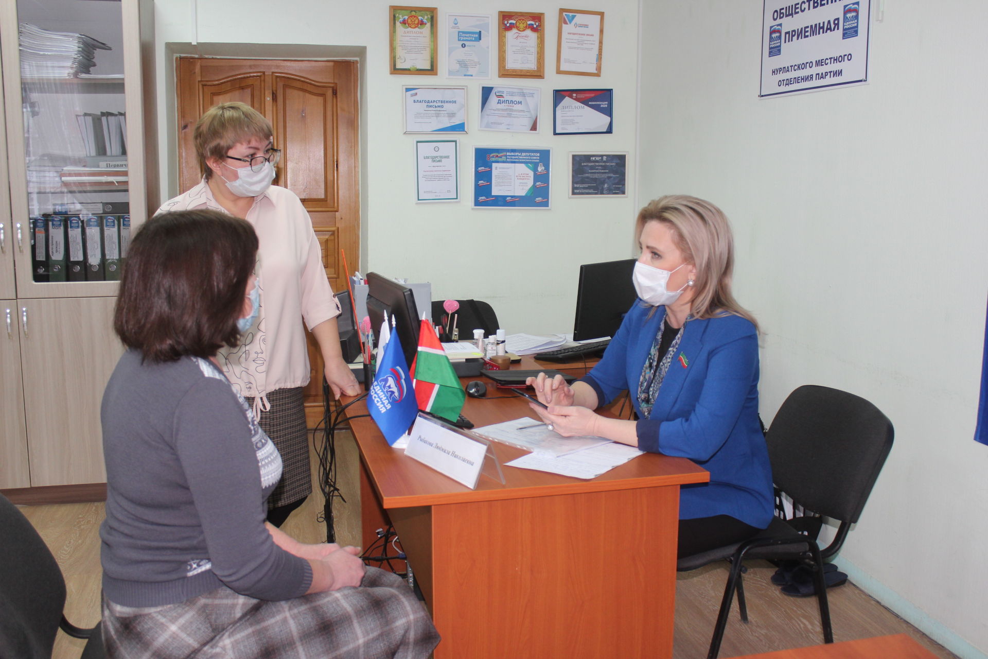 В Нурлате депутат Госсовета РТ Людмила Рыбакова вручила паспорта юным гражданам&nbsp;