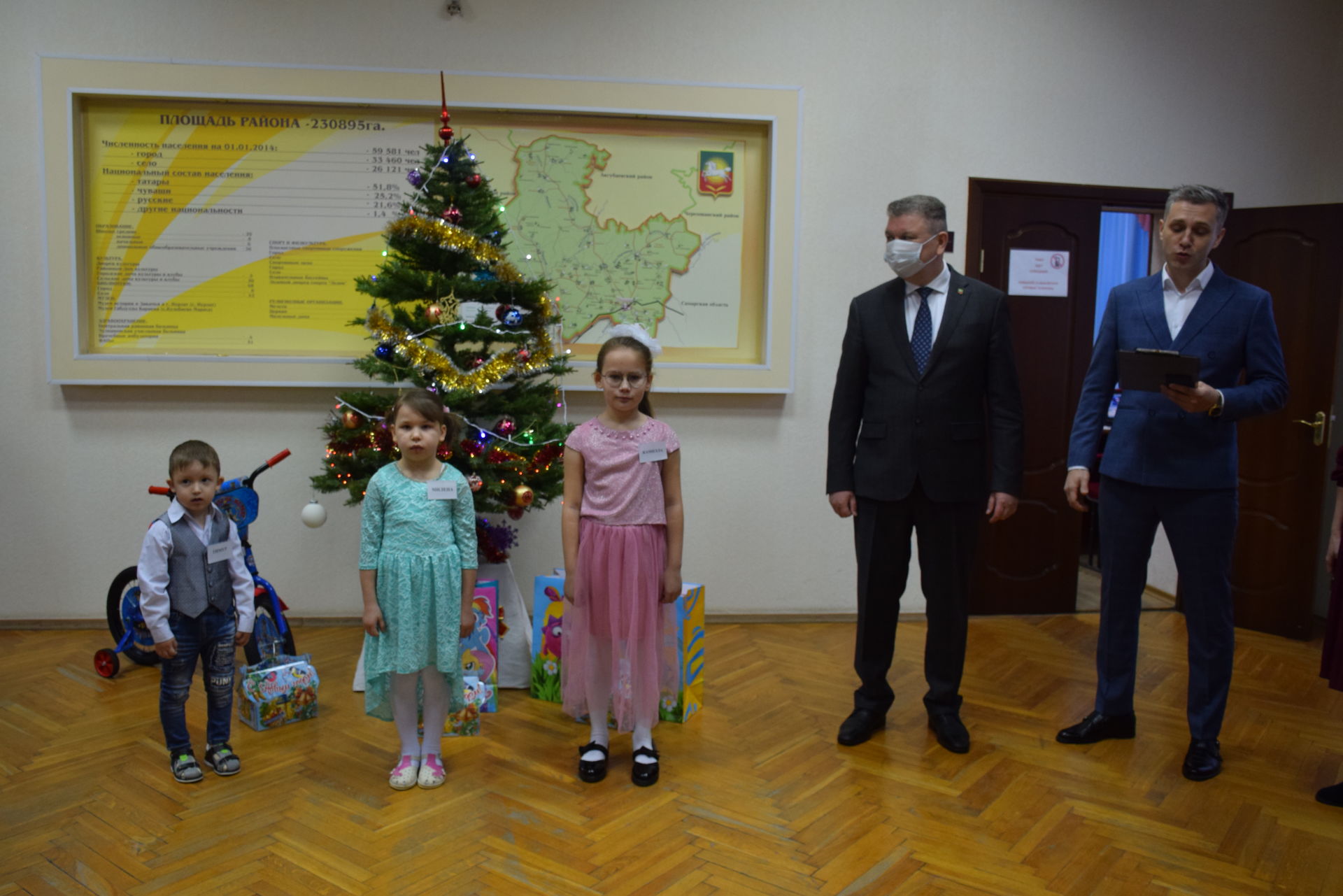 В Нурлате в рамках Всероссийской акции «Елка желаний» исполнилась новогодняя мечта 30 детей