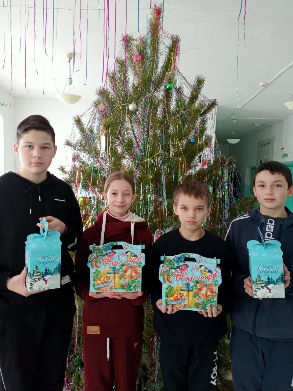 Нурлатские школьники получили подарки от нефтяников 