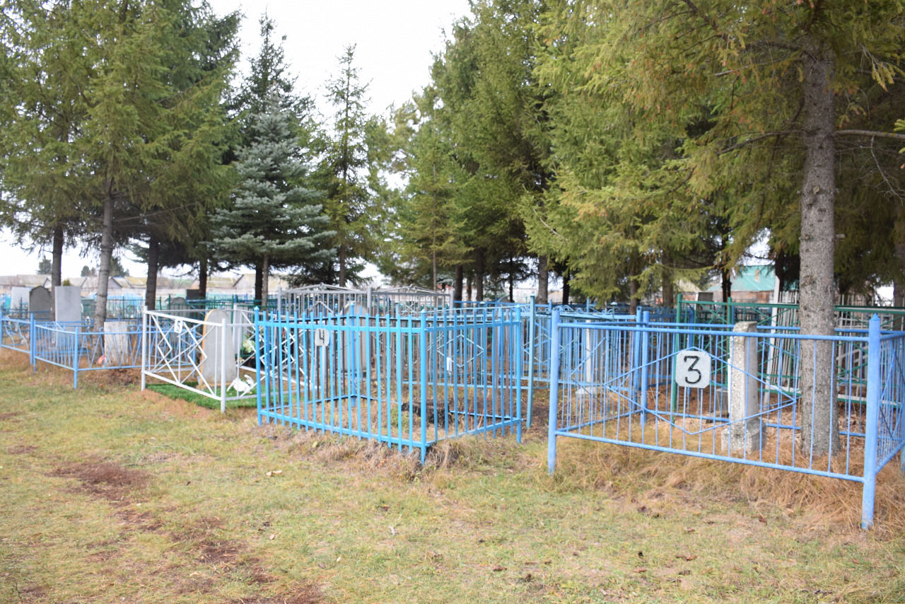 Порядок на новом кладбище села Чулпаново достойно внимания