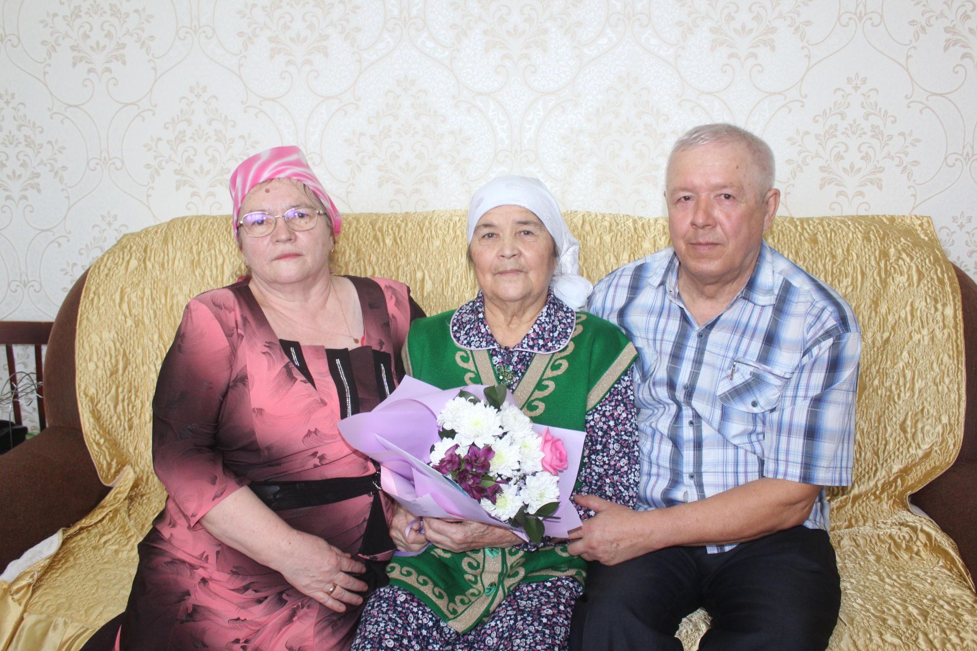 Труженица тыла из Нурлата в свой 90-летний юбилей поделилась секретом долголетия