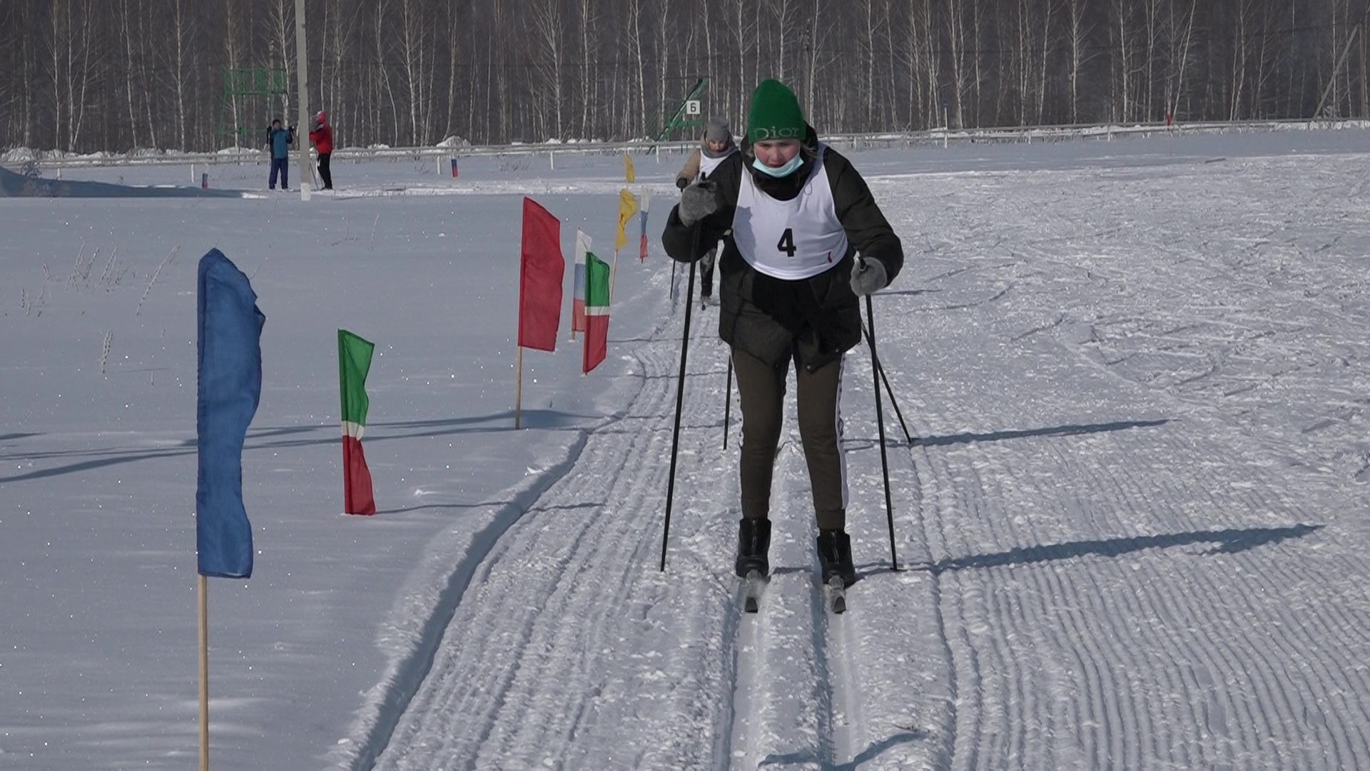Нурлатцы в преддверии Дня защитника Отечества на лыжные старты вышли семьями