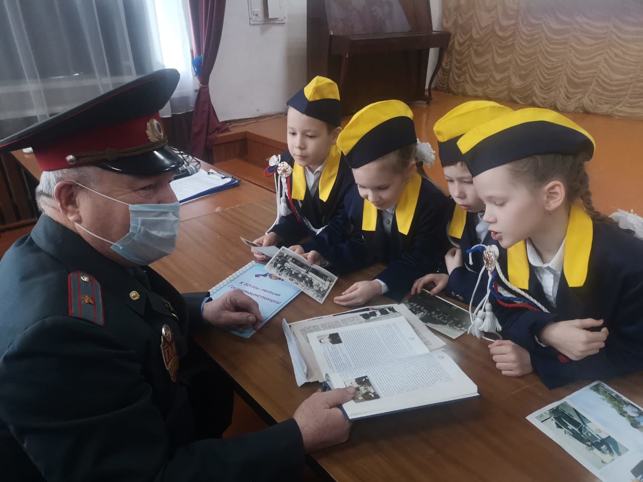 Юидовцы школы №4 встретились с ветераном Госавтоинспекции