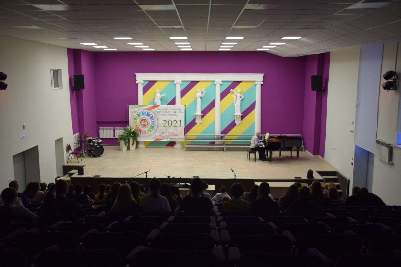 В школе искусств прошел концерт «Воссоединение Крыма с Россией»