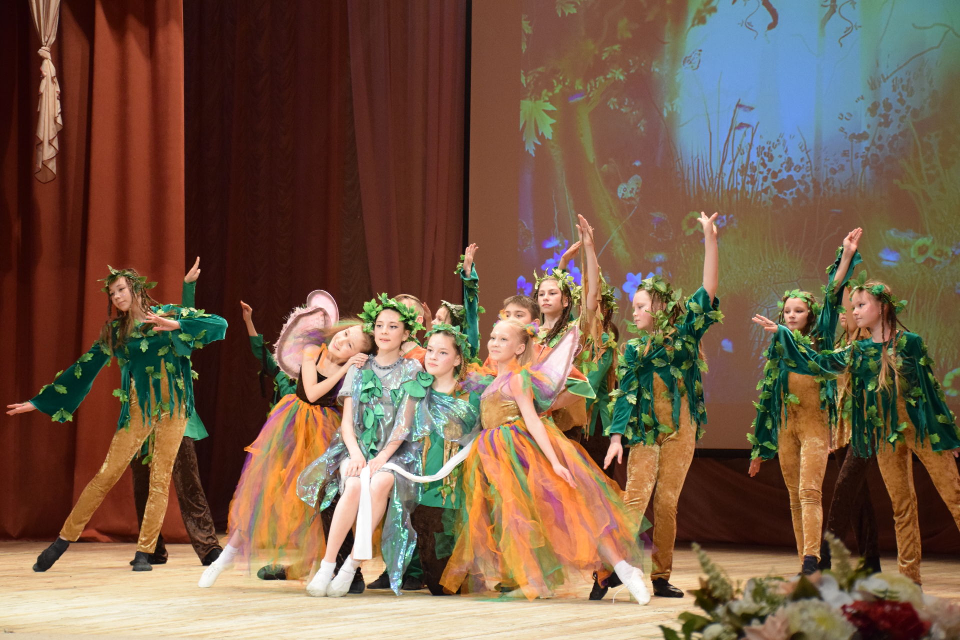 Всем женщинам Нурлатского района посвятили большой праздничный концерт