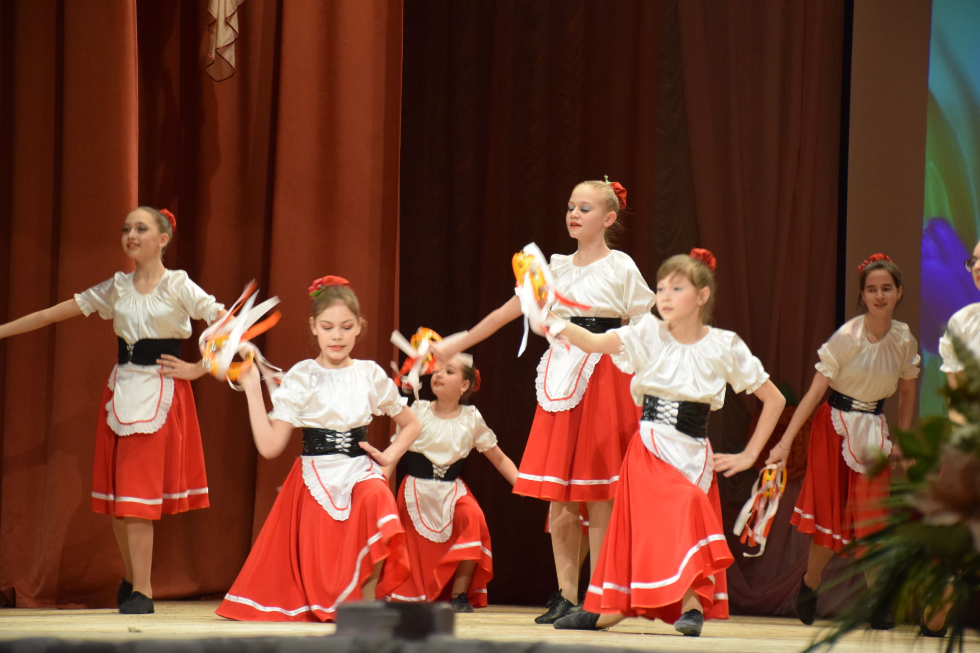 Всем женщинам Нурлатского района посвятили большой праздничный концерт