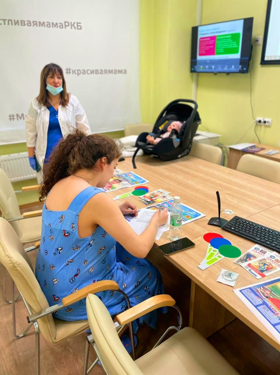 В Татарстане для будущих мам провели тренинг по перевозке детей в автомобиле