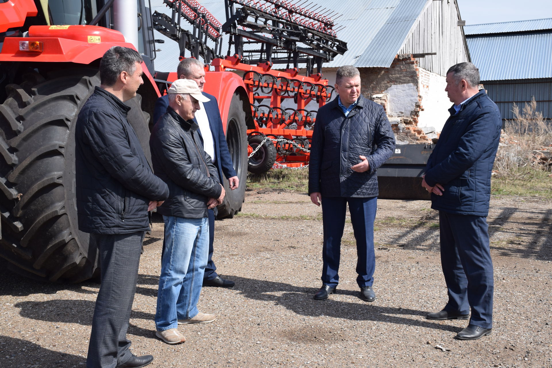 Алмаз Ахметшин посетил крестьянско-фермерское хозяйство Али Алиева в Тюрнясеве