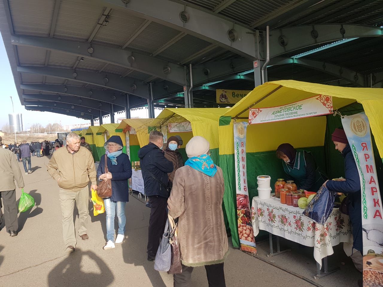 Нурлатцы участвуют в завершающей весенней сельхозярмарке в Казани