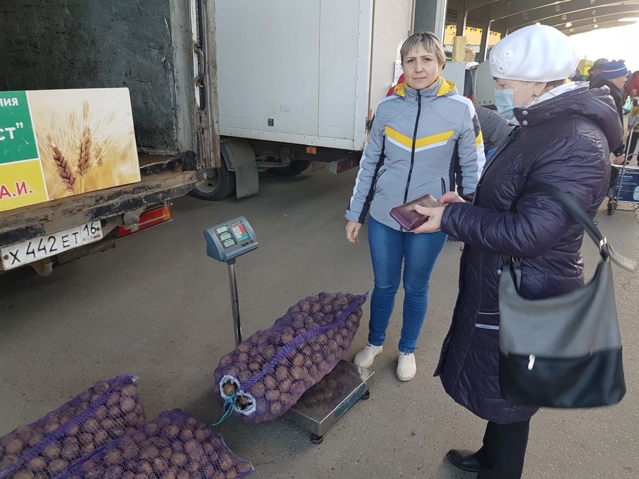 Нурлатцы участвуют в завершающей весенней сельхозярмарке в Казани